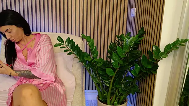 Snapshot of _Khalifa_ chatting on 11.27.25 Khalifa online show from 11.27.25