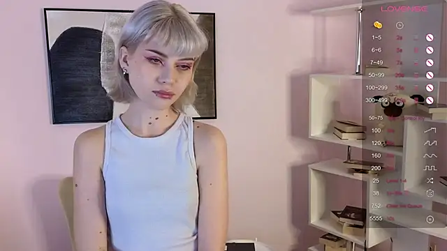 Snapshot of ember_graws chatting on 11.30.25 ember graws online show from 11.30.25