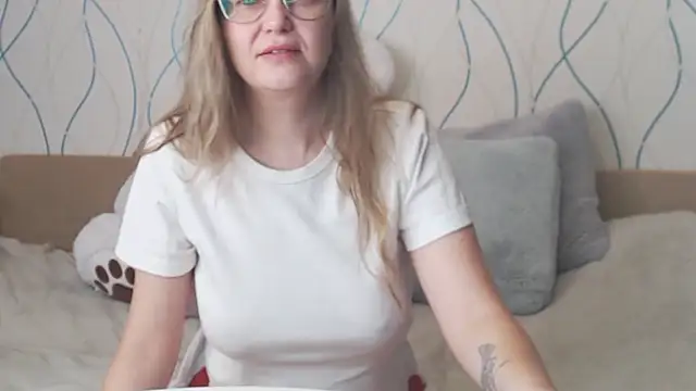 Snapshot of KissKsy chatting on 12.01.25 KissKsy online show from 12.01.25