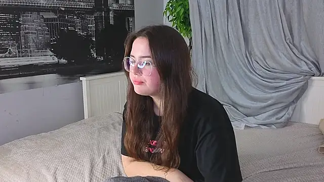 Snapshot of BettyWatkins chatting on 11.29.25 BettyWatkins online show from 11.29.25