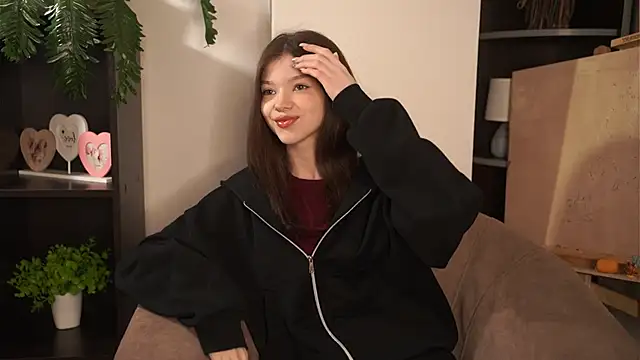 Snapshot of HalleyMedearis chatting on 12.01.25 HalleyMedearis online show from 12.01.25