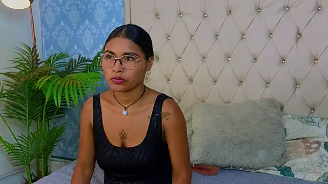 Snapshot of Miaa_Collinss chatting on 11.28.25 Miaa Collinss online show from 11.28.25