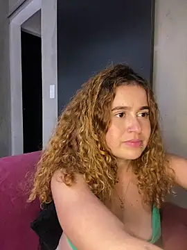 Snapshot of triz_prado chatting on 02.21.26 triz prado online show from 02.21.26