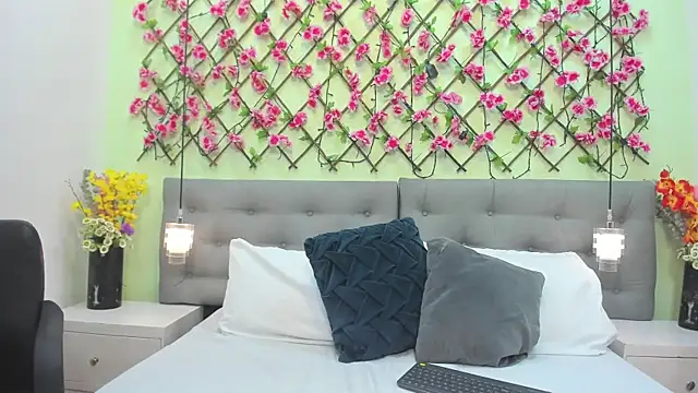 Luna delvalle online show from 11.28.25