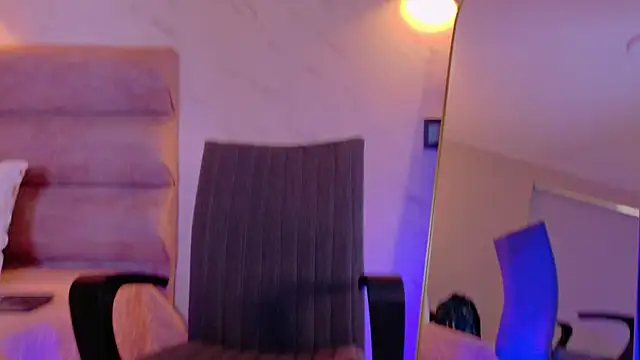 Mia Cullen online show from 02.12.26