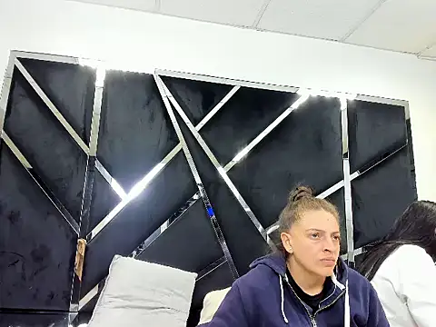 Alyssa Noah online show from 04.06.26