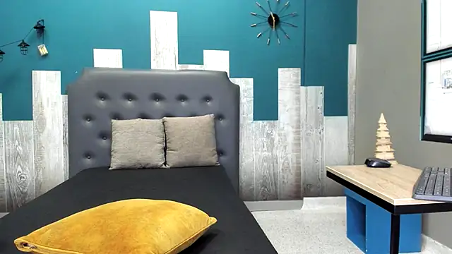 Snapshot of brian_tattoo chatting on 12.01.25 brian tattoo online show from 12.01.25