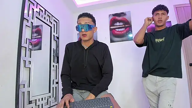 Snapshot of COUPLES_BOYS chatting on 11.29.25 COUPLES BOYS online show from 11.29.25