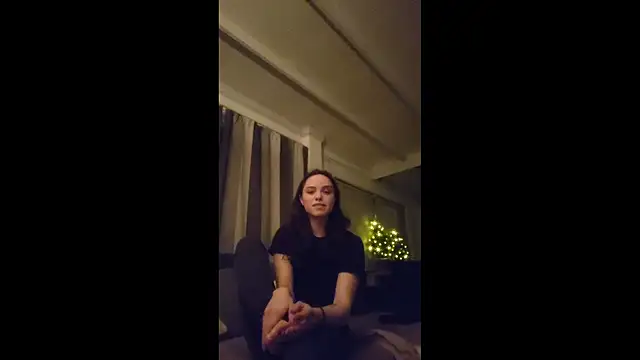 Denisxsxs online show from 12.17.25