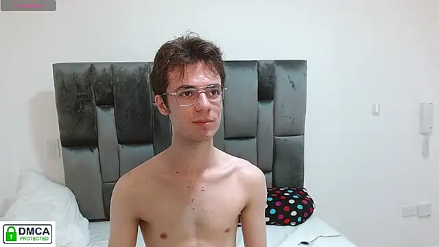 Snapshot of SaccharineSin chatting on 11.28.25 SaccharineSin online show from 11.28.25