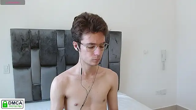 Snapshot of SaccharineSin chatting on 11.30.25 SaccharineSin online show from 11.30.25