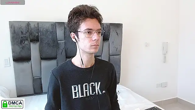 Snapshot of SaccharineSin chatting on 12.02.25 SaccharineSin online show from 12.02.25