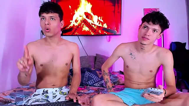 Snapshot of Super_boys1 chatting on 11.27.25 Super boys1 online show from 11.27.25