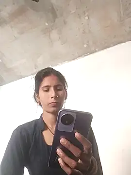 Snapshot of SassyDiy chatting on 03.22.26 SassyDiy online show from 03.22.26