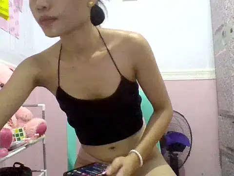 Snapshot of sweetshaila chatting on 07.18.26 sweetshaila online show from 07.18.26