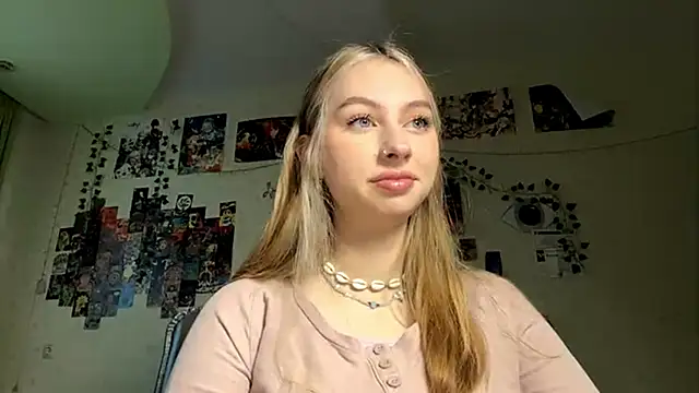 Snapshot of AmandaVyhnal chatting on 12.04.25 AmandaVyhnal online show from 12.04.25