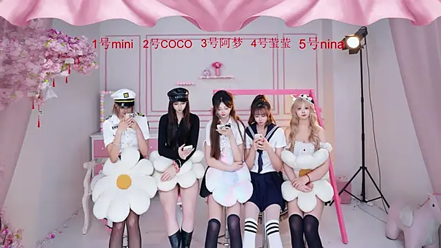 Snapshot of qiuqiu0721 chatting on 12.03.25 qiuqiu0721 online show from 12.03.25