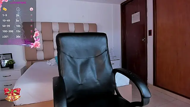 Snapshot of Karol_Yannil chatting on 12.01.25 Karol Yannil online show from 12.01.25