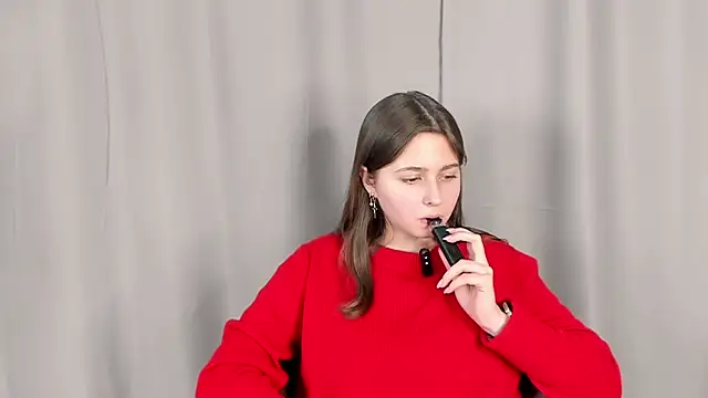 Snapshot of SophiaHalligan chatting on 11.29.25 SophiaHalligan online show from 11.29.25