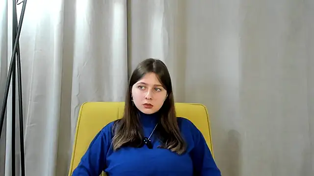 Snapshot of SophiaHalligan chatting on 11.30.25 SophiaHalligan online show from 11.30.25