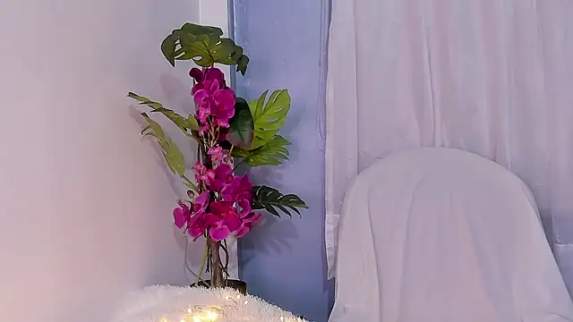 Katee Crownn online show from 01.06.26