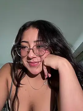 Snapshot of Dafne_se chatting on 05.18.26 Dafne se online show from 05.18.26