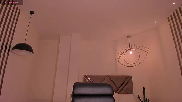 LisaFlowers  online show from 03.24.26