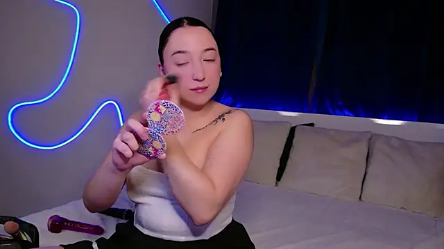 Snapshot of AVA_MAXX chatting on 12.01.25 AVA MAXX online show from 12.01.25