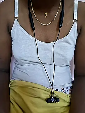 Snapshot of Tamil_Laksh chatting on 12.19.25 Tamil Laksh online show from 12.19.25