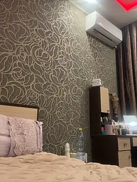 Snapshot of Sweet_little_gir chatting on 04.02.26 Sweet little gir online show from 04.02.26