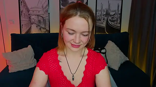 Snapshot of PaigeHalliwell_ chatting on 11.28.25 PaigeHalliwell online show from 11.28.25