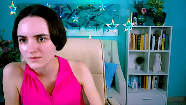 Snapshot of KateWillows chatting on 11.28.25 KateWillows online show from 11.28.25