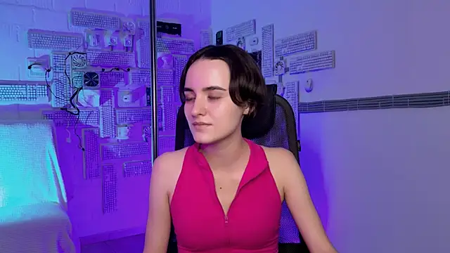 Snapshot of KateWillows chatting on 11.30.25 KateWillows online show from 11.30.25