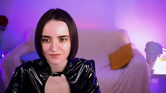 KateWillows online show from 04.13.26