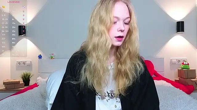 Snapshot of GhisllaineWestler chatting on 02.15.26 GhisllaineWestler online show from 02.15.26