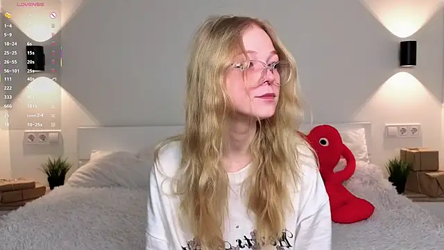 Snapshot of GhisllaineWestler chatting on 02.19.26 GhisllaineWestler online show from 02.19.26