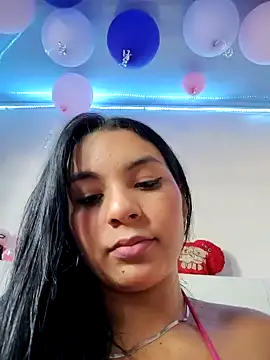 Snapshot of Aslyn-sexy23 chatting on 12.18.25 Aslyn-sexy23 online show from 12.18.25