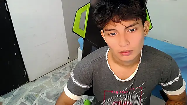 Snapshot of Green_XoX chatting on 11.30.25 Green XoX online show from 11.30.25