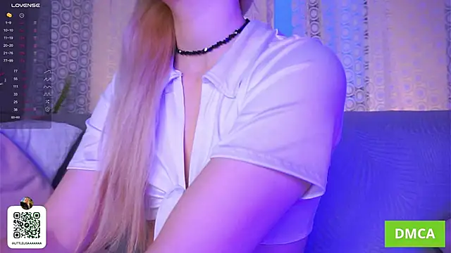 Snapshot of ElizzaBed chatting on 12.01.25 ElizzaBed online show from 12.01.25