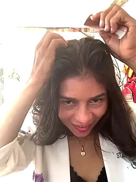 Snapshot of AnitaDuque chatting on 12.01.25 AnitaDuque online show from 12.01.25