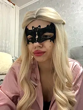 Snapshot of s4rah chatting on 12.01.25 s4rah online show from 12.01.25