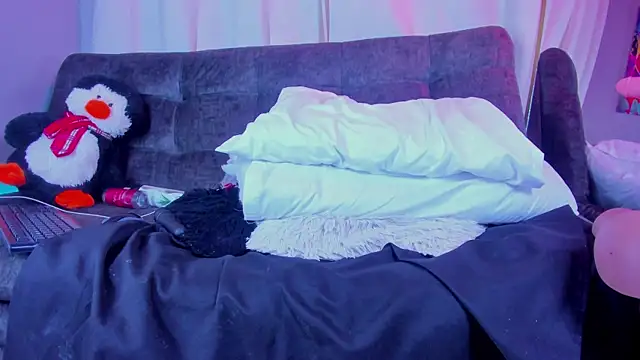 Snapshot of BonnieRitz chatting on 11.30.25 BonnieRitz online show from 11.30.25