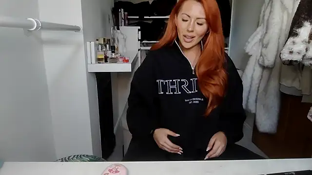 Snapshot of Emberreignedit chatting on 02.16.26 Emberreignedit online show from 02.16.26