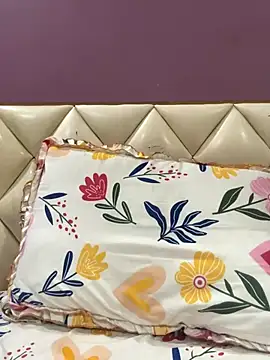 Snapshot of maya00mayaa chatting on 12.20.25 maya00mayaa online show from 12.20.25