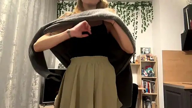 Snapshot of _VlalV_ chatting on 12.01.25 VlalV online show from 12.01.25