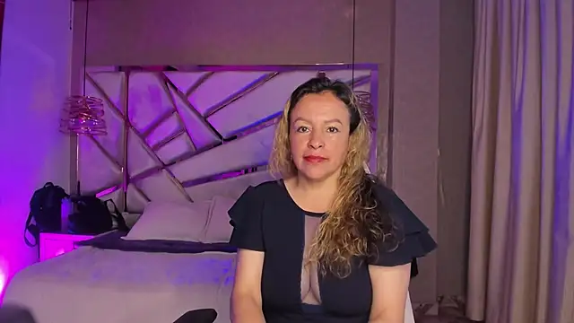 Snapshot of Ivonne_444 chatting on 12.01.25 Ivonne 444 online show from 12.01.25