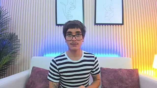 Snapshot of Antonio_rowan chatting on 12.01.25 Antonio rowan online show from 12.01.25