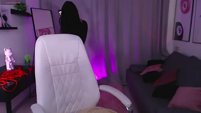 Eliza Bennet online show from 02.26.26