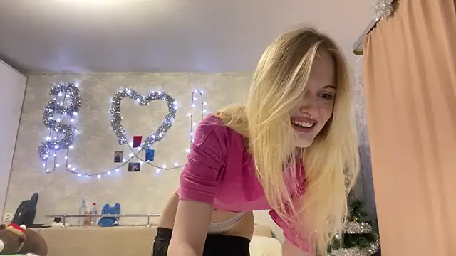 Snapshot of CelenFomes chatting on 12.03.25 CelenFomes online show from 12.03.25