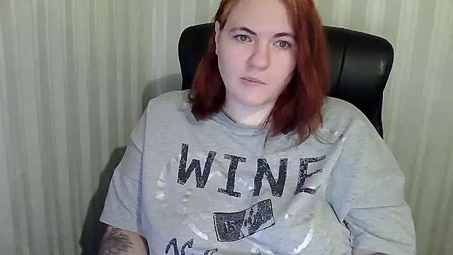 Snapshot of LisaLeon chatting on 12.01.25 LisaLeon online show from 12.01.25